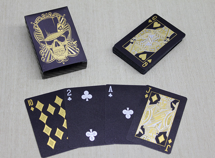 Altın Kurukafa Tasarımlı Siyah İskambil Oyun Kartı