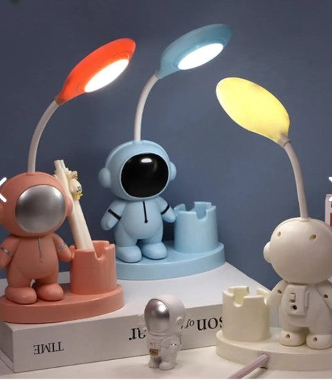 LED Astronot Masa Lambası Ve Kalemlik