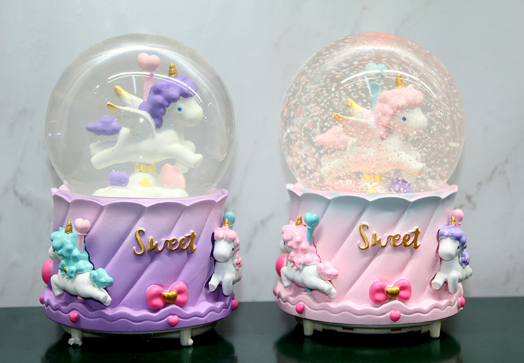 Unicorn İçi Dönmeli Püskürtmeli Işıklı Müzikli Kar Küresi Büyük Boy