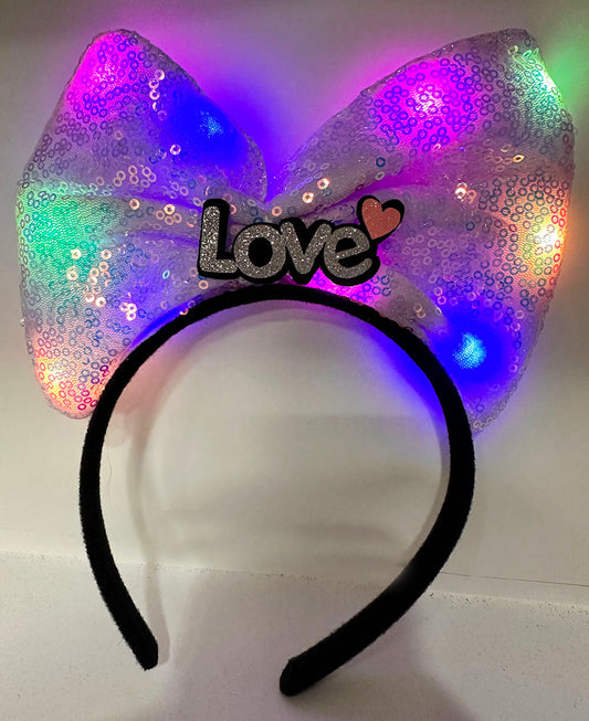 Led Işıklı Gümüş Love Yazılı Lila Fiyonk Taç